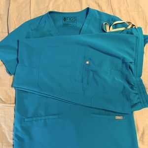 Gently used Women’s Medium Figs Set. Asking $69 per set.